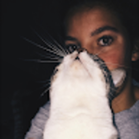 Meet your Posher, Emily - Picture 1 of 1